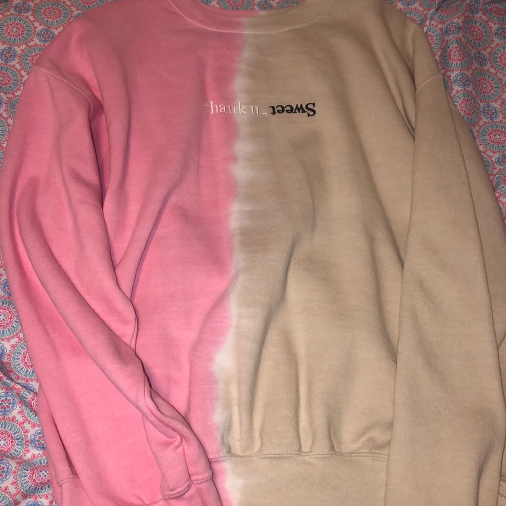Ariana crewneck from Sweetener/TUN tour